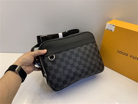 giá túi lv nam chính hãng|Túi Louis Vuitton cho Nam .